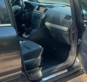 Черный Опель Зафира, объемом двигателя 1.91 л и пробегом 267 тыс. км за 5400 $, фото 1 на Automoto.ua