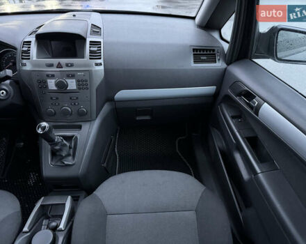 Черный Опель Зафира, объемом двигателя 1.8 л и пробегом 200 тыс. км за 6000 $, фото 23 на Automoto.ua