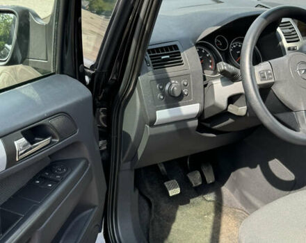 Черный Опель Зафира, объемом двигателя 1.6 л и пробегом 223 тыс. км за 6199 $, фото 18 на Automoto.ua