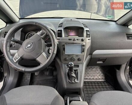 Черный Опель Зафира, объемом двигателя 1.9 л и пробегом 259 тыс. км за 6500 $, фото 17 на Automoto.ua