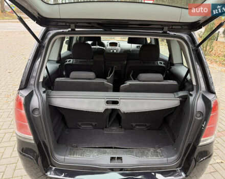 Черный Опель Зафира, объемом двигателя 1.6 л и пробегом 270 тыс. км за 4600 $, фото 11 на Automoto.ua