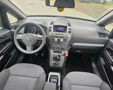 Черный Опель Зафира, объемом двигателя 1.9 л и пробегом 237 тыс. км за 2450 $, фото 4 на Automoto.ua