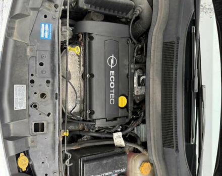 Черный Опель Зафира, объемом двигателя 1.6 л и пробегом 270 тыс. км за 4600 $, фото 16 на Automoto.ua