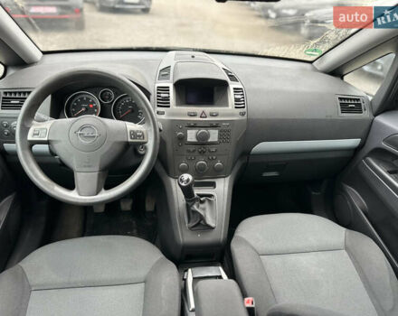 Черный Опель Зафира, объемом двигателя 1.8 л и пробегом 207 тыс. км за 5350 $, фото 12 на Automoto.ua