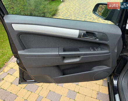 Черный Опель Зафира, объемом двигателя 1.8 л и пробегом 189 тыс. км за 5999 $, фото 6 на Automoto.ua