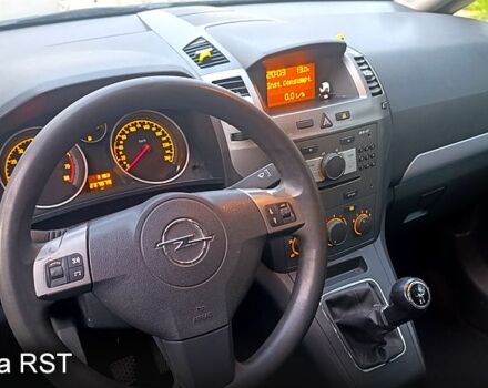 Черный Опель Зафира, объемом двигателя 1.6 л и пробегом 240 тыс. км за 5500 $, фото 8 на Automoto.ua