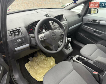 Черный Опель Зафира, объемом двигателя 1.6 л и пробегом 270 тыс. км за 4600 $, фото 17 на Automoto.ua