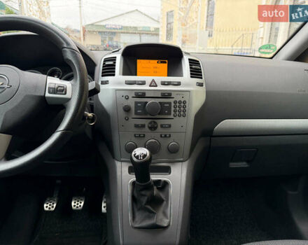 Черный Опель Зафира, объемом двигателя 1.8 л и пробегом 189 тыс. км за 5999 $, фото 9 на Automoto.ua