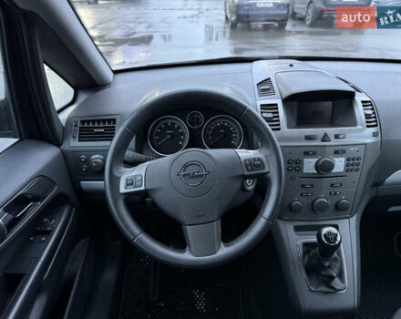 Черный Опель Зафира, объемом двигателя 1.8 л и пробегом 200 тыс. км за 6000 $, фото 24 на Automoto.ua