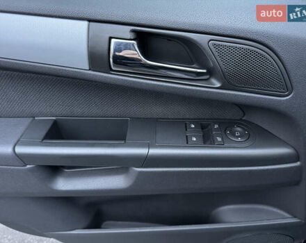 Черный Опель Зафира, объемом двигателя 1.8 л и пробегом 200 тыс. км за 6000 $, фото 26 на Automoto.ua