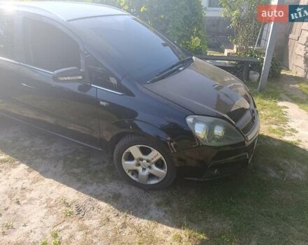 Черный Опель Зафира, объемом двигателя 1.6 л и пробегом 300 тыс. км за 5300 $, фото 2 на Automoto.ua