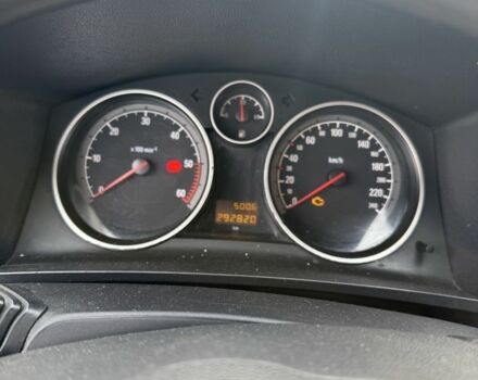 Черный Опель Зафира, объемом двигателя 1.9 л и пробегом 296 тыс. км за 5000 $, фото 6 на Automoto.ua