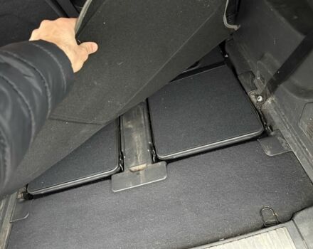 Черный Опель Зафира, объемом двигателя 1.9 л и пробегом 290 тыс. км за 2400 $, фото 12 на Automoto.ua