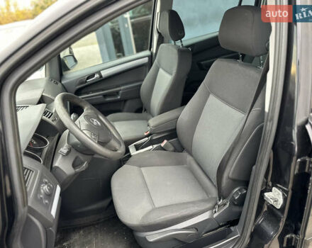 Черный Опель Зафира, объемом двигателя 1.8 л и пробегом 207 тыс. км за 5350 $, фото 9 на Automoto.ua