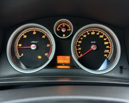 Черный Опель Зафира, объемом двигателя 1.9 л и пробегом 250 тыс. км за 3250 $, фото 13 на Automoto.ua