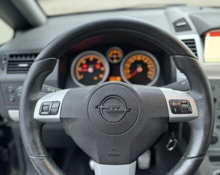 Черный Опель Зафира, объемом двигателя 1.9 л и пробегом 250 тыс. км за 3250 $, фото 12 на Automoto.ua