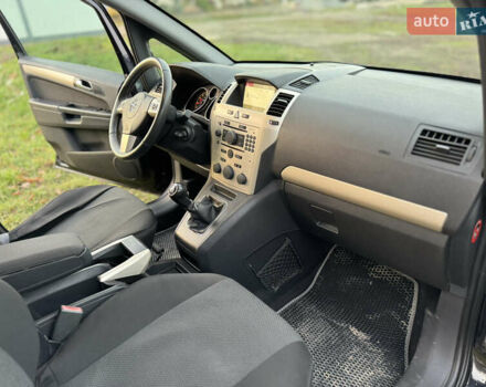 Черный Опель Зафира, объемом двигателя 2.2 л и пробегом 209 тыс. км за 4900 $, фото 14 на Automoto.ua