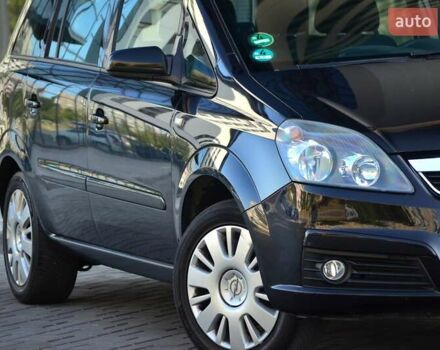 Черный Опель Зафира, объемом двигателя 1.6 л и пробегом 221 тыс. км за 6350 $, фото 5 на Automoto.ua