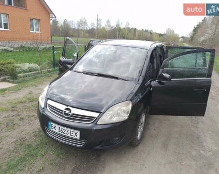 Черный Опель Зафира, объемом двигателя 1.7 л и пробегом 320 тыс. км за 6200 $, фото 2 на Automoto.ua