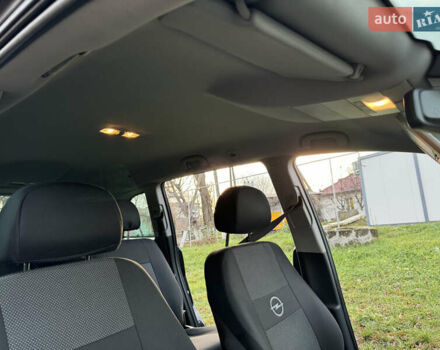 Черный Опель Зафира, объемом двигателя 2.2 л и пробегом 209 тыс. км за 4900 $, фото 20 на Automoto.ua