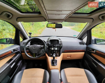 Черный Опель Зафира, объемом двигателя 2.2 л и пробегом 230 тыс. км за 6100 $, фото 18 на Automoto.ua