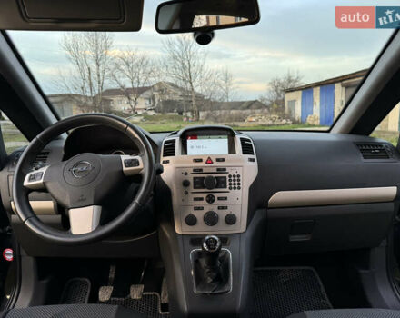 Черный Опель Зафира, объемом двигателя 2.2 л и пробегом 209 тыс. км за 4900 $, фото 19 на Automoto.ua