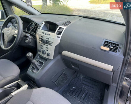 Черный Опель Зафира, объемом двигателя 1.6 л и пробегом 227 тыс. км за 6300 $, фото 26 на Automoto.ua