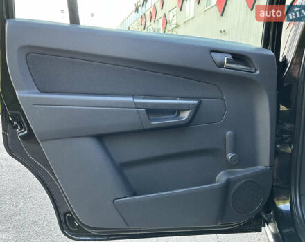 Черный Опель Зафира, объемом двигателя 1.8 л и пробегом 205 тыс. км за 6250 $, фото 13 на Automoto.ua