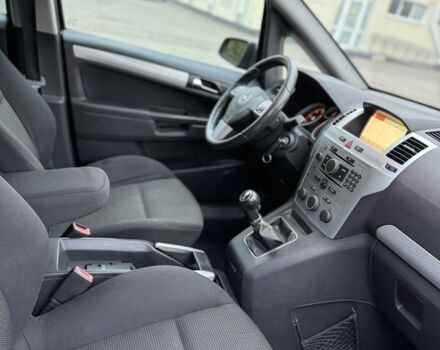 Черный Опель Зафира, объемом двигателя 1.9 л и пробегом 250 тыс. км за 3250 $, фото 16 на Automoto.ua