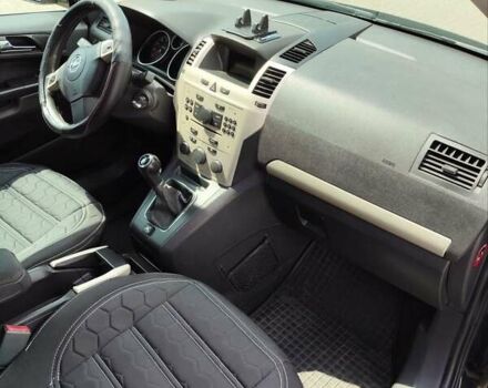 Черный Опель Зафира, объемом двигателя 1.6 л и пробегом 230 тыс. км за 5000 $, фото 2 на Automoto.ua