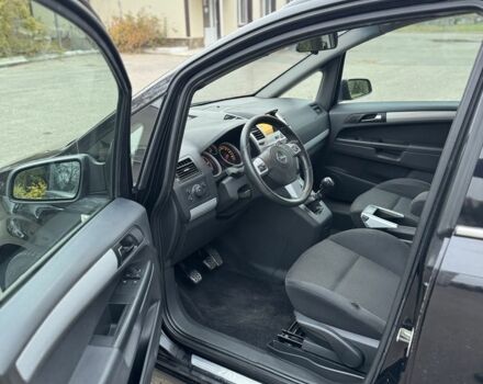 Черный Опель Зафира, объемом двигателя 1.9 л и пробегом 250 тыс. км за 3250 $, фото 10 на Automoto.ua