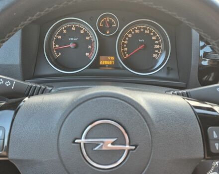 Черный Опель Зафира, объемом двигателя 1.8 л и пробегом 228 тыс. км за 7300 $, фото 23 на Automoto.ua