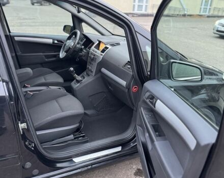 Черный Опель Зафира, объемом двигателя 1.9 л и пробегом 250 тыс. км за 3250 $, фото 15 на Automoto.ua