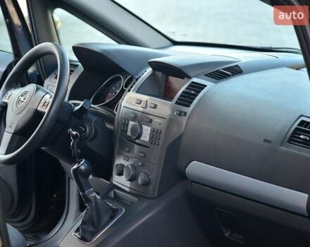 Черный Опель Зафира, объемом двигателя 1.6 л и пробегом 221 тыс. км за 6350 $, фото 11 на Automoto.ua