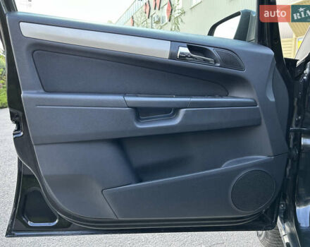 Черный Опель Зафира, объемом двигателя 1.8 л и пробегом 205 тыс. км за 6250 $, фото 11 на Automoto.ua