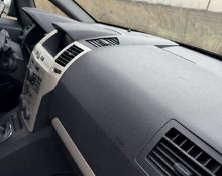 Чорний Опель Зафіра, об'ємом двигуна 1.6 л та пробігом 238 тис. км за 5500 $, фото 28 на Automoto.ua