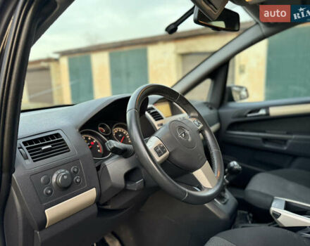 Черный Опель Зафира, объемом двигателя 2.2 л и пробегом 209 тыс. км за 4900 $, фото 11 на Automoto.ua