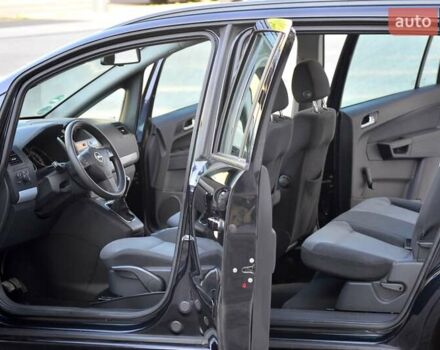 Черный Опель Зафира, объемом двигателя 1.6 л и пробегом 221 тыс. км за 6350 $, фото 14 на Automoto.ua