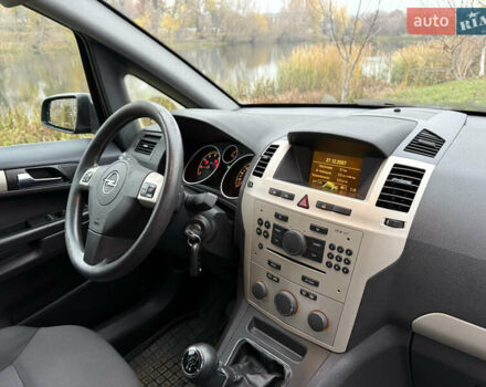 Чорний Опель Зафіра, об'ємом двигуна 1.8 л та пробігом 193 тис. км за 6300 $, фото 17 на Automoto.ua