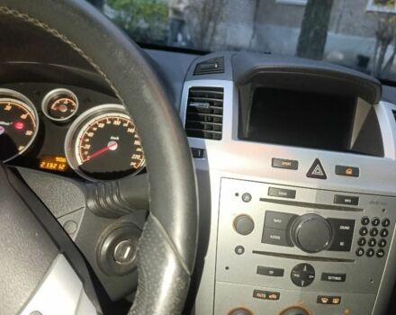 Черный Опель Зафира, объемом двигателя 2 л и пробегом 210 тыс. км за 2379 $, фото 2 на Automoto.ua