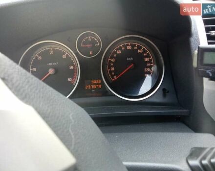 Черный Опель Зафира, объемом двигателя 1.69 л и пробегом 237 тыс. км за 4800 $, фото 5 на Automoto.ua