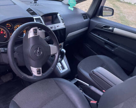 Черный Опель Зафира, объемом двигателя 1.9 л и пробегом 255 тыс. км за 6300 $, фото 4 на Automoto.ua