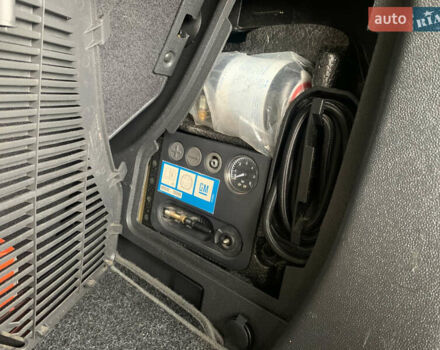 Черный Опель Зафира, объемом двигателя 1.8 л и пробегом 179 тыс. км за 6750 $, фото 42 на Automoto.ua