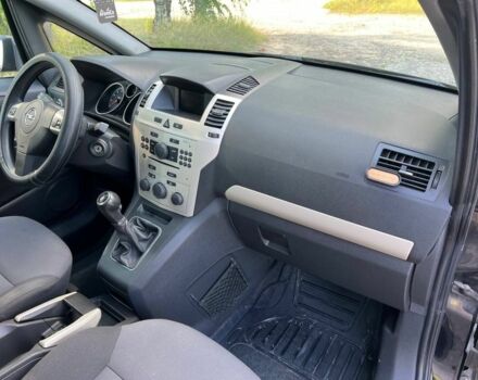 Черный Опель Зафира, объемом двигателя 1.6 л и пробегом 227 тыс. км за 6300 $, фото 18 на Automoto.ua