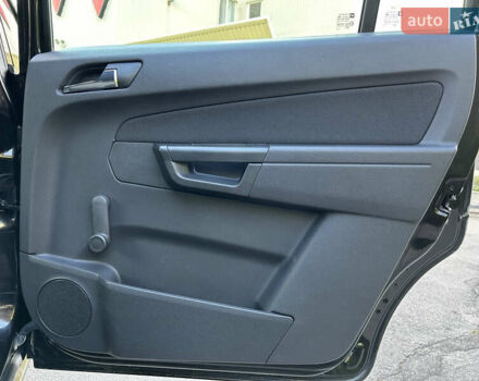 Черный Опель Зафира, объемом двигателя 1.8 л и пробегом 205 тыс. км за 6250 $, фото 20 на Automoto.ua