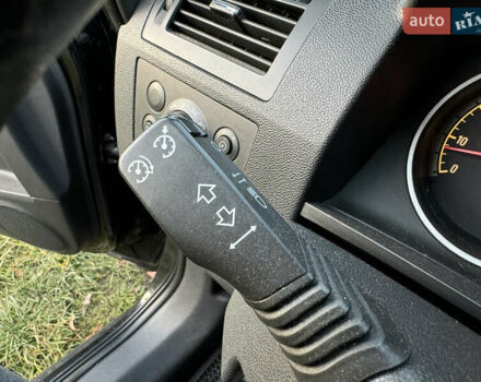 Черный Опель Зафира, объемом двигателя 2.2 л и пробегом 209 тыс. км за 4900 $, фото 22 на Automoto.ua