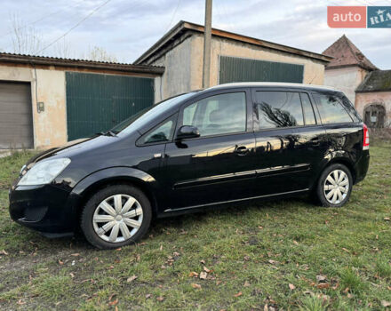 Черный Опель Зафира, объемом двигателя 2.2 л и пробегом 209 тыс. км за 4900 $, фото 4 на Automoto.ua