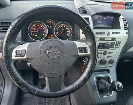 Черный Опель Зафира, объемом двигателя 1.6 л и пробегом 297 тыс. км за 5800 $, фото 11 на Automoto.ua
