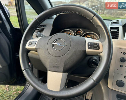 Черный Опель Зафира, объемом двигателя 2.2 л и пробегом 209 тыс. км за 4900 $, фото 17 на Automoto.ua