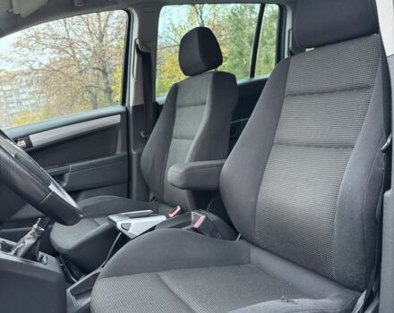 Черный Опель Зафира, объемом двигателя 1.9 л и пробегом 250 тыс. км за 3250 $, фото 11 на Automoto.ua